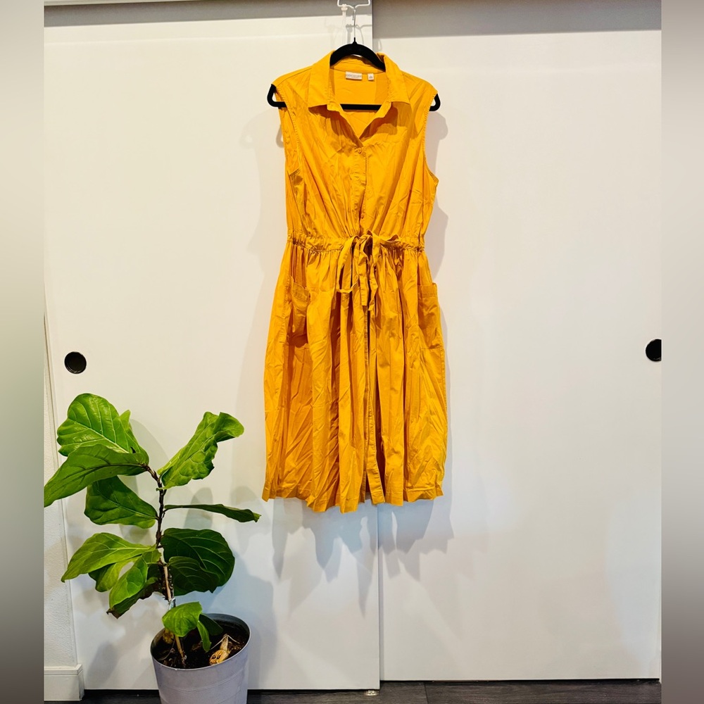 Eva Mendes house dress
Size Large